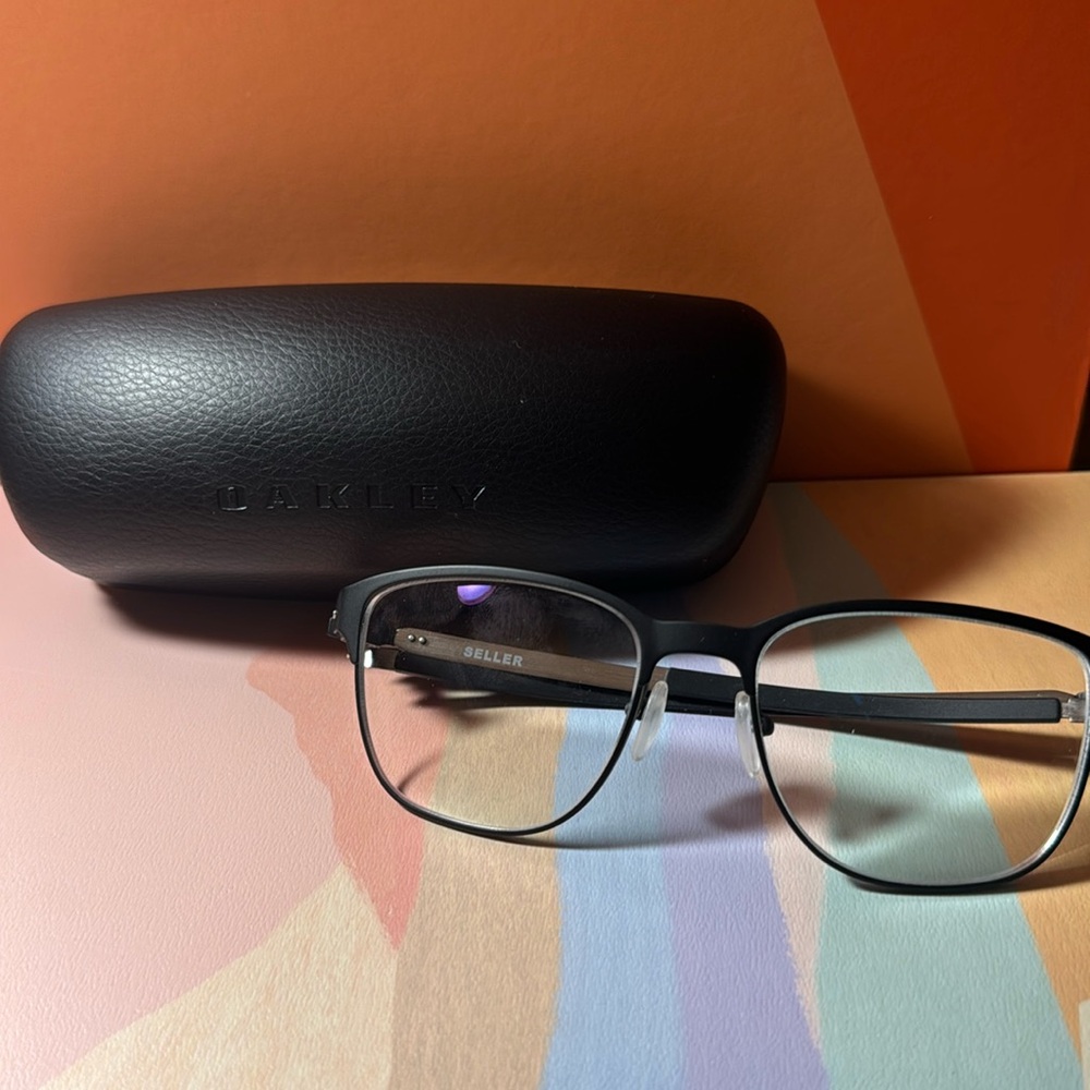 Men’s Oakley glass frames and case